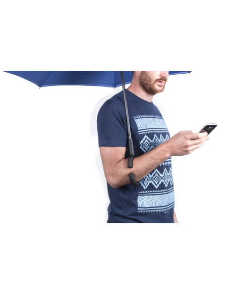 Paraguas personalizados con logo, mango manos libres y reversible.