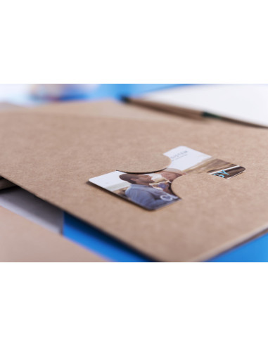Carpetas personalizadas en cartón reciclado con...