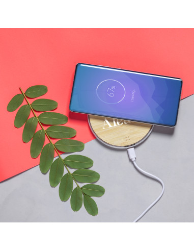 Cargador inalámbrico personalizado ECO en bambú.