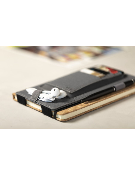 Organizador cargador inalámbrico personalizado en Polipiel.