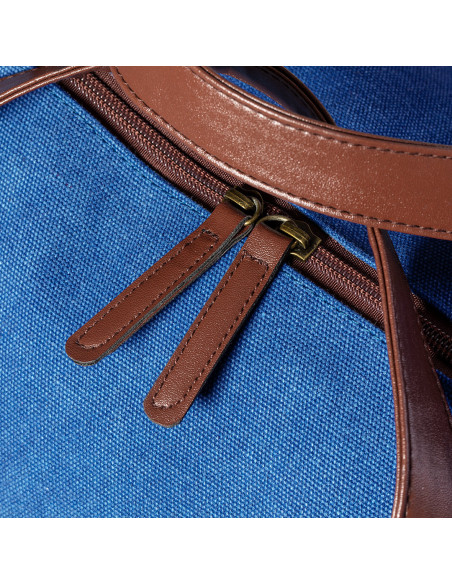 Bolsa de viaje personalizada en canvas resistente.