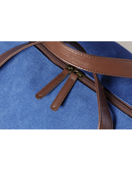 Bolsa de viaje personalizada en canvas resistente.