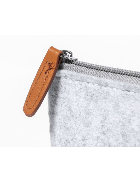 Estuche para publicidad en fieltro RPET con cremallera.
