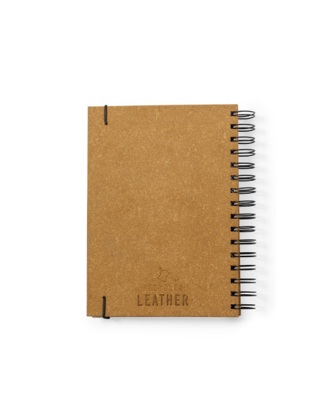 Agenda personalizada A5 en cuero reciclado con cierre elástico.