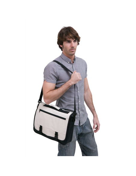 Maletín personalizado en poliéster con bandolera y funda.